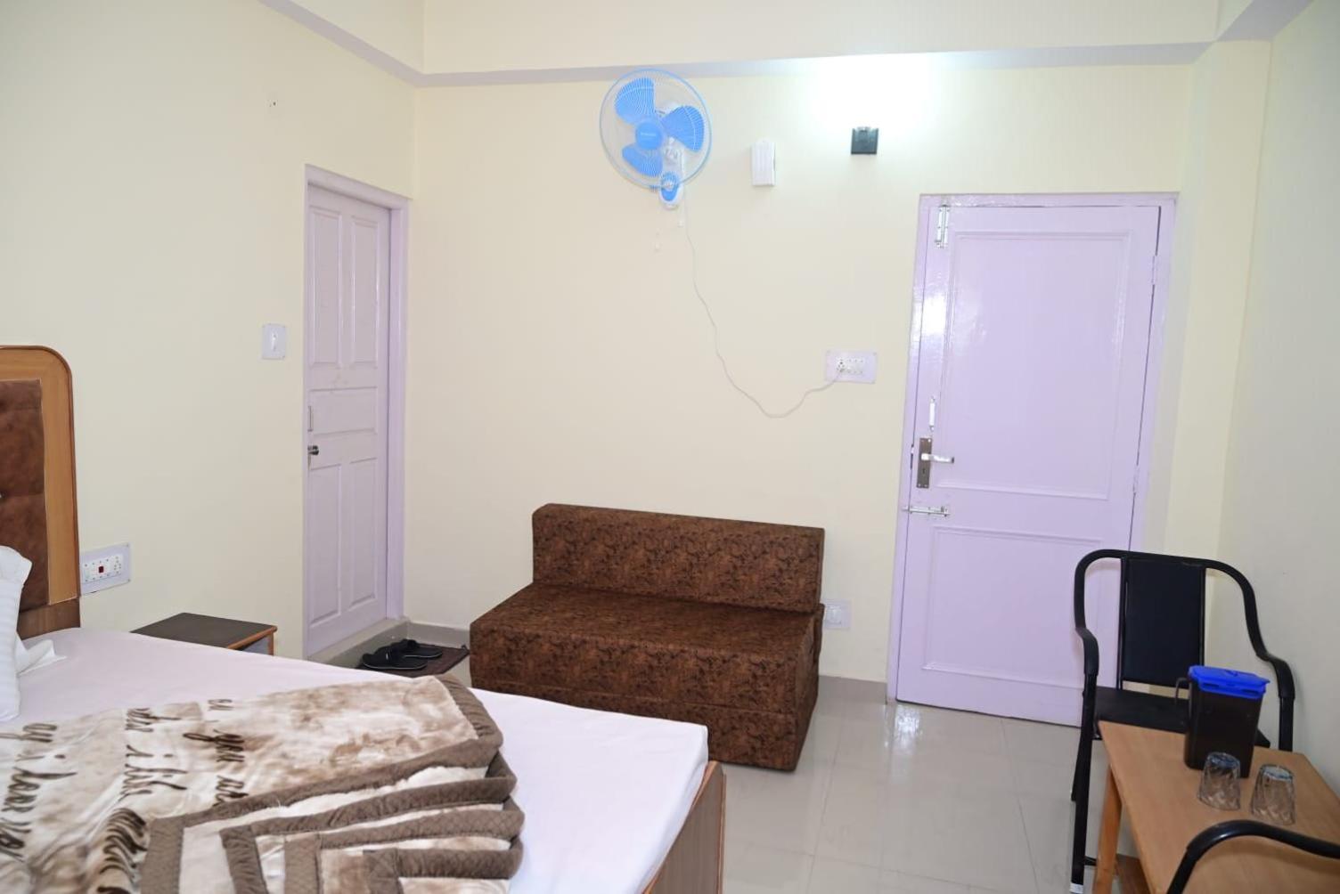 Krishna B&B Near Mall Road Shimla Esterno foto