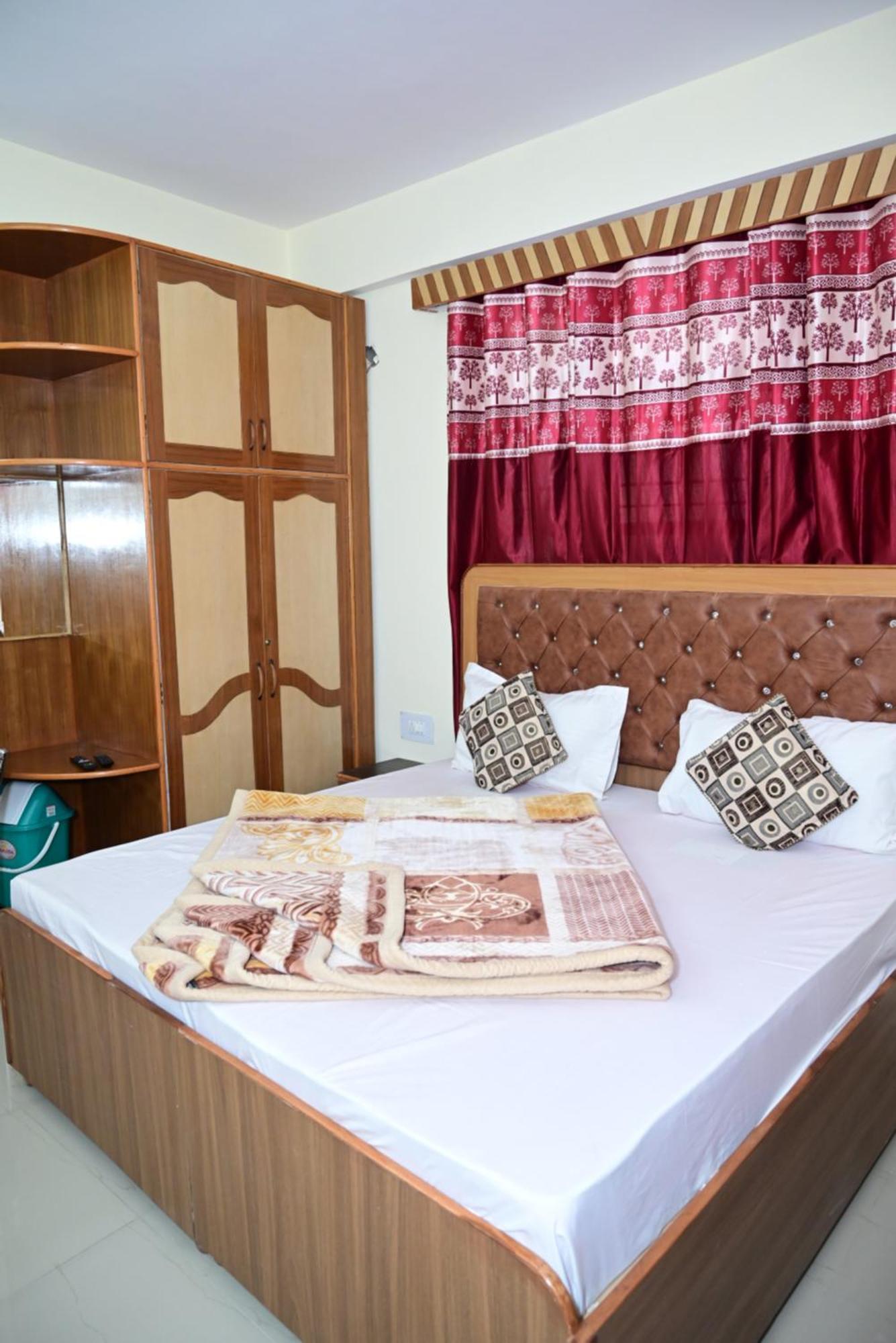 Krishna B&B Near Mall Road Shimla Esterno foto