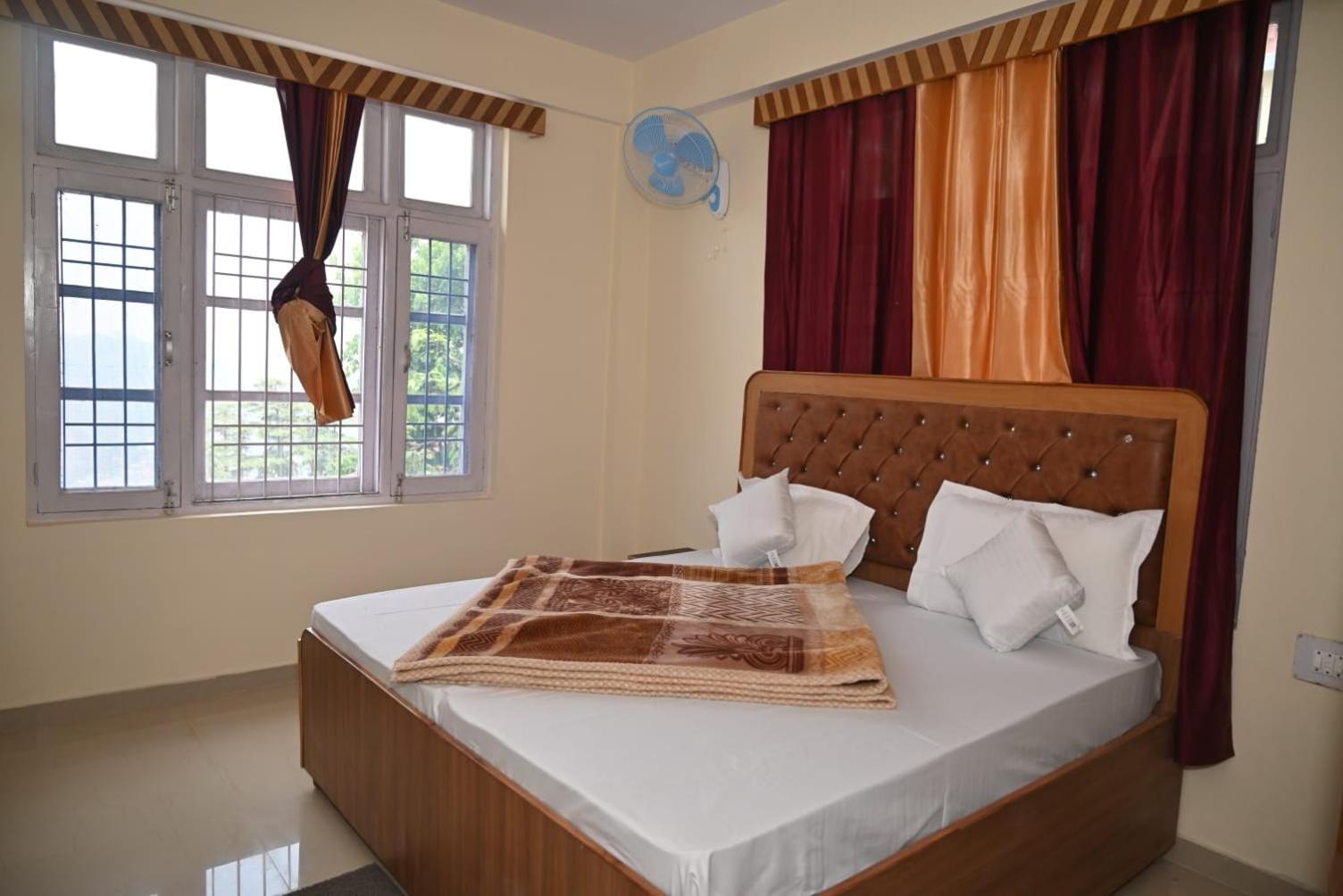 Krishna B&B Near Mall Road Shimla Esterno foto